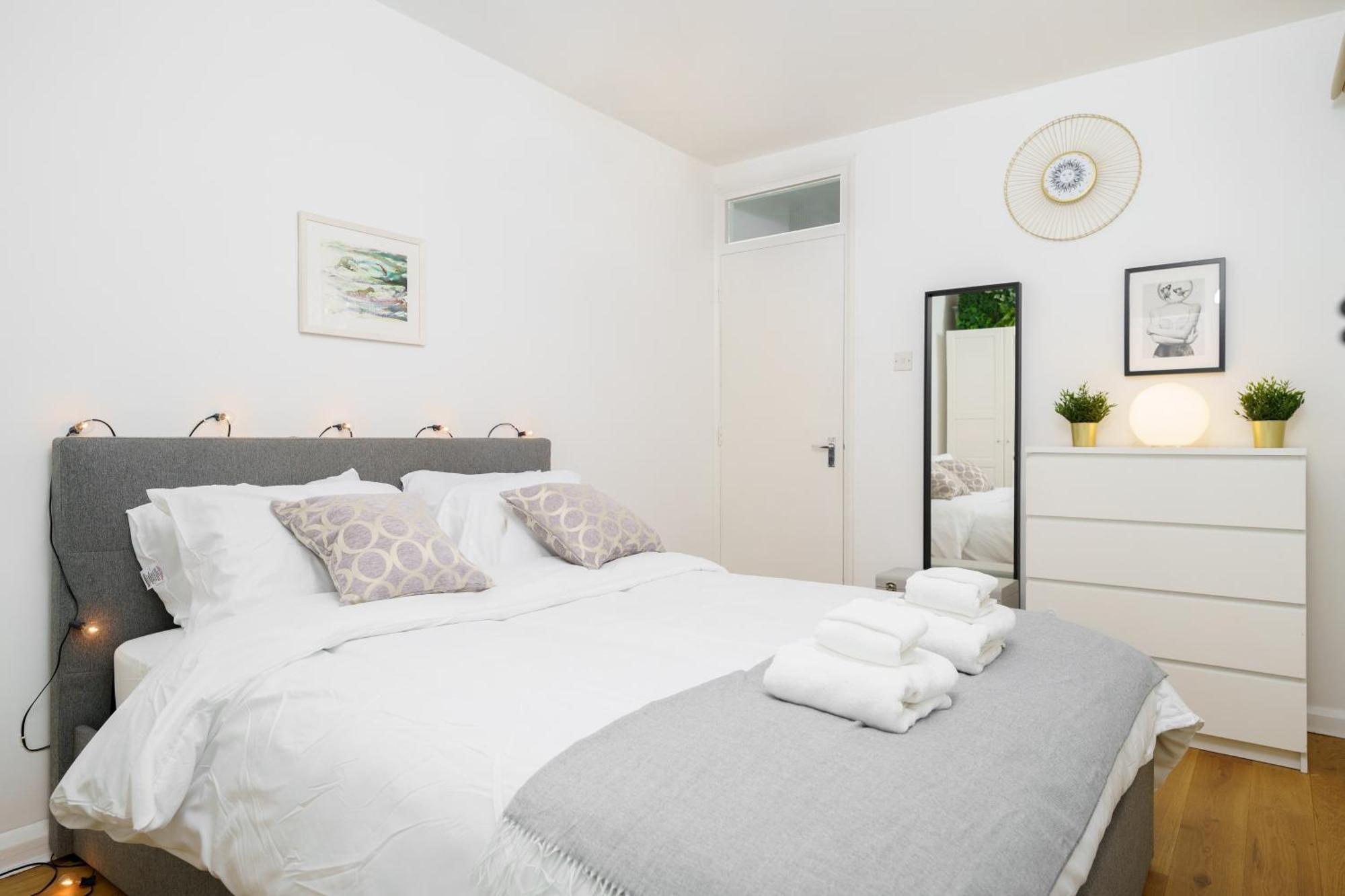 Lovely Apartment In Victoria Park Village London Exterior photo