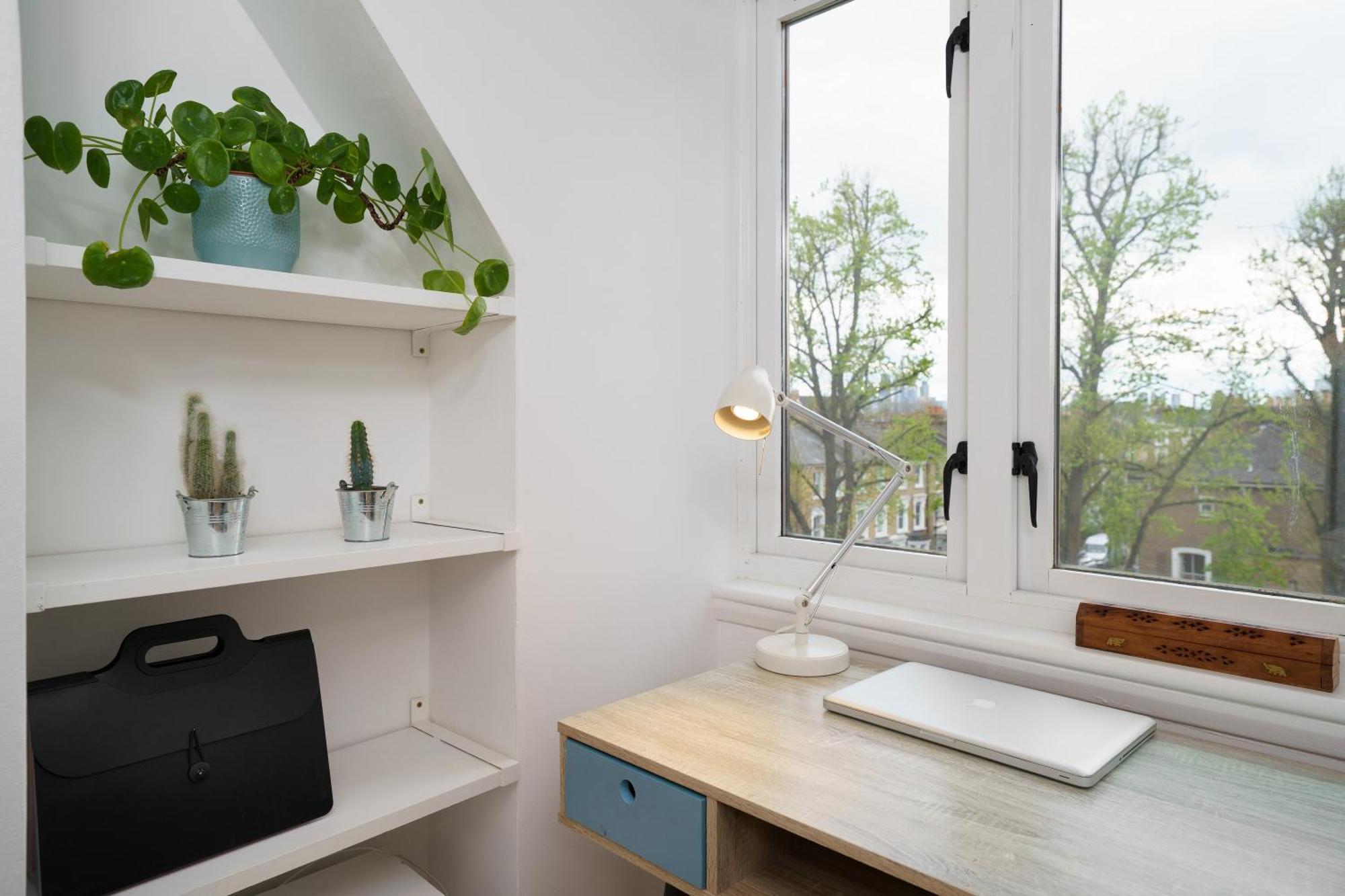 Lovely Apartment In Victoria Park Village London Exterior photo