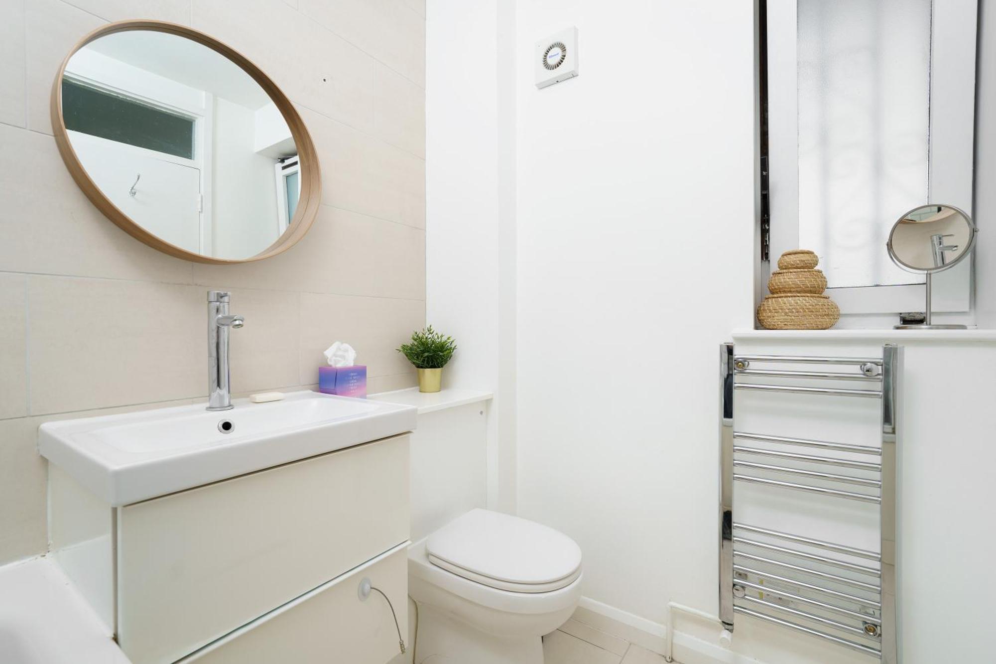 Lovely Apartment In Victoria Park Village London Exterior photo