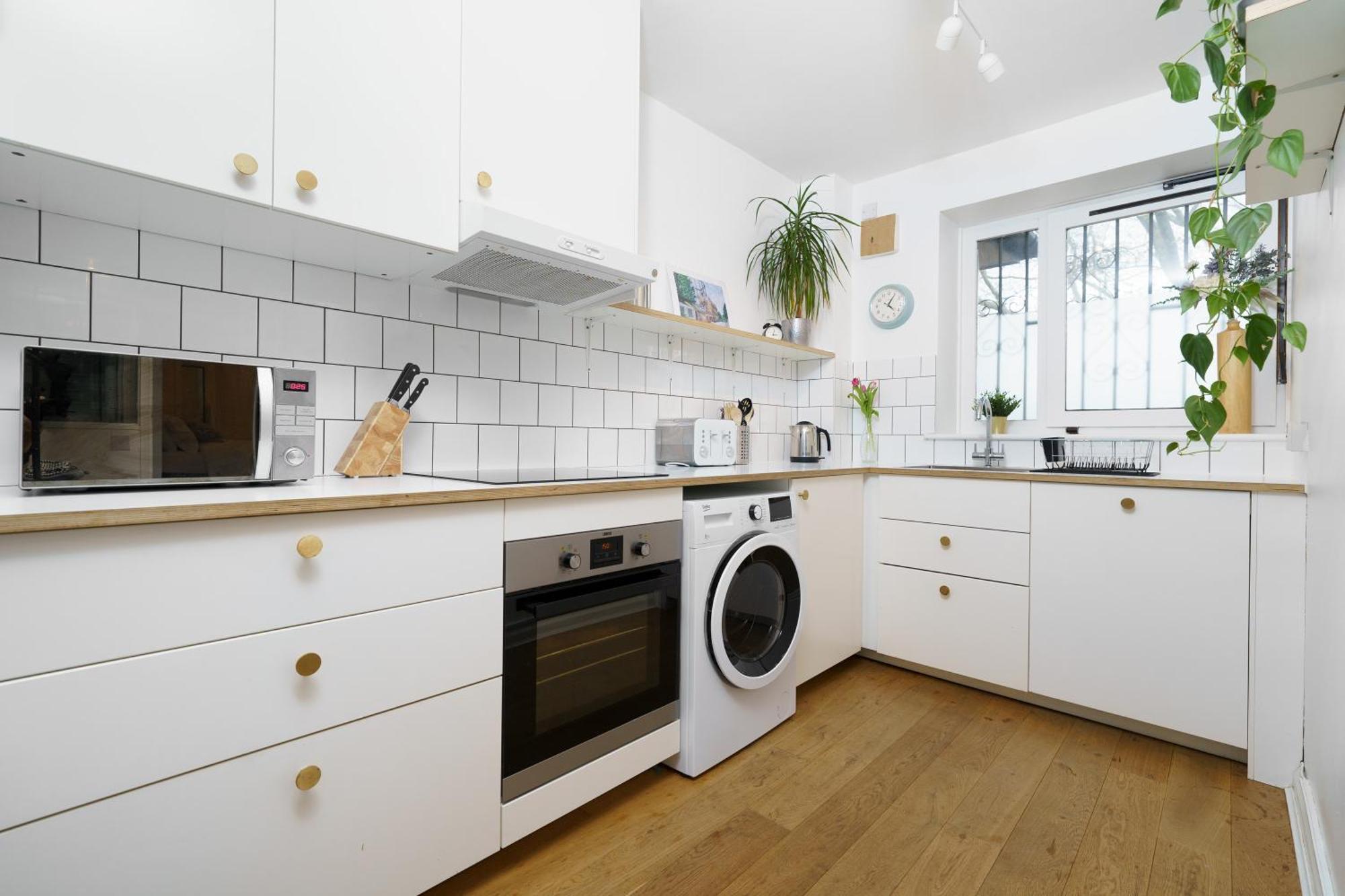 Lovely Apartment In Victoria Park Village London Exterior photo