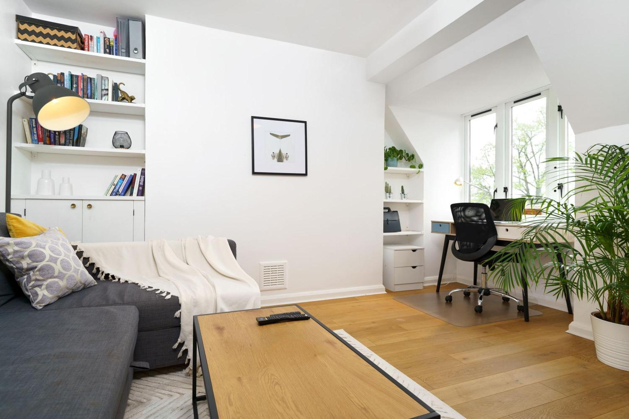 Lovely Apartment In Victoria Park Village London Exterior photo