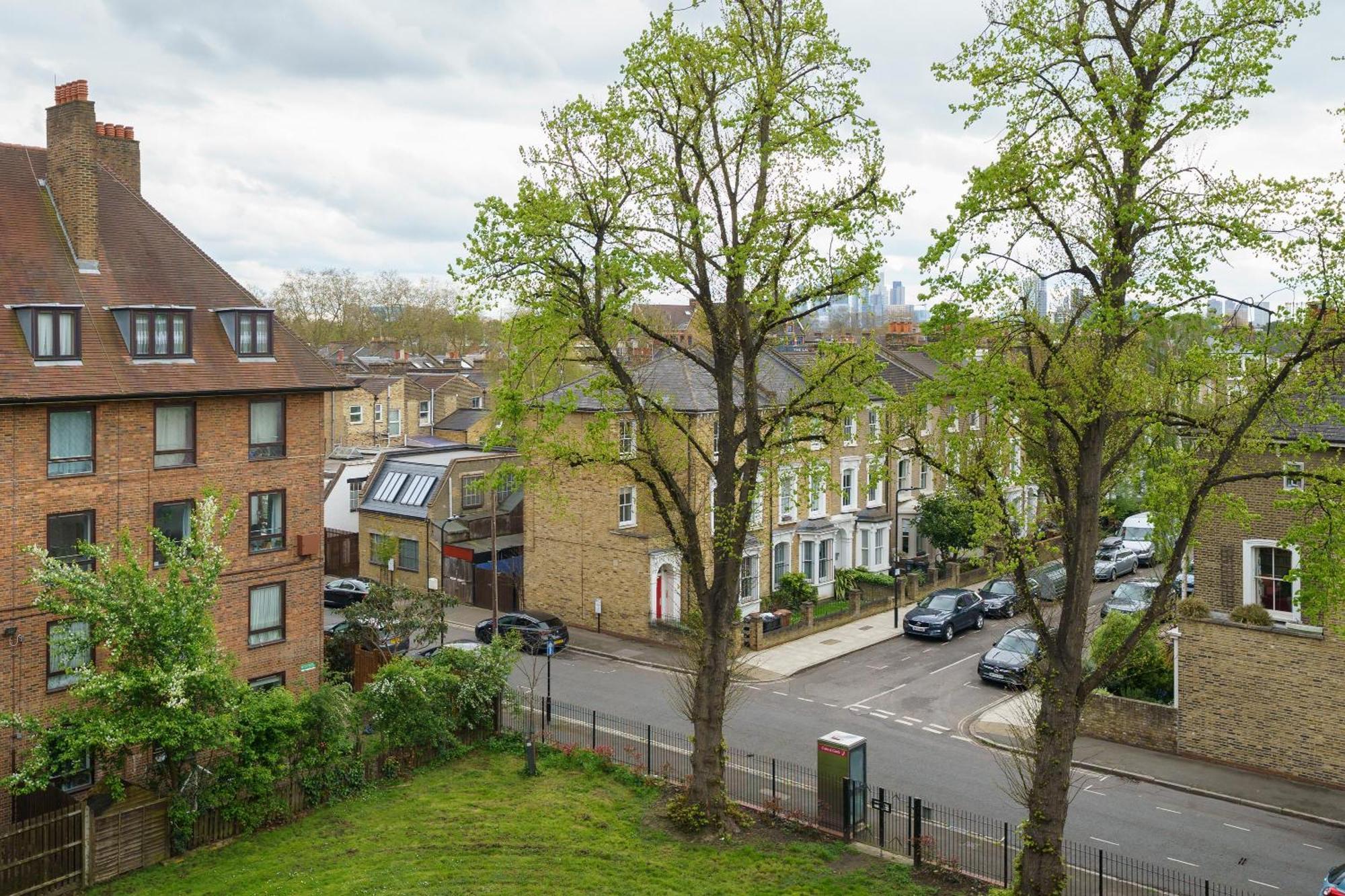 Lovely Apartment In Victoria Park Village London Exterior photo